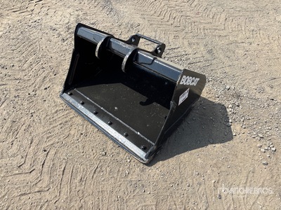 Bobcat 35 in Cleanup Excavator Bucket
