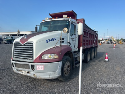 2011 Mack CXU613 8x4 Tri/A-kiepwagen
