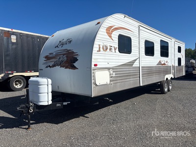 2013 Layton 30 ft T/A Travel Trailer