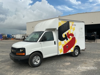 2014 Chevrolet Express 3500 4x2 شاحنة فان