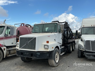 1992 Cusco on 1999 Volvo WG64 6x4 Vacuum Tanker Truck (Inoperable)