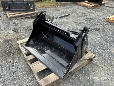 2026 GIYI GY-XKH39 39 in Multi-Purpose Mini Skid Steer Bucket (Unused)