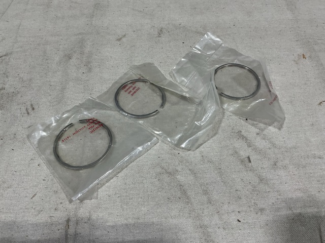 (60) Eaton RA30125C Retaining Rings