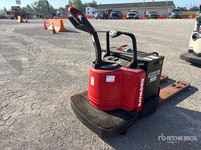 2005 Raymond 112TM-FRE60L 6000 lb Electric Pallet Jack