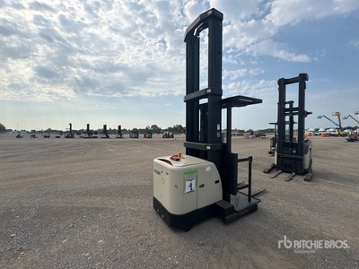 Crown SP3450H-30 3000 lb Order Picker