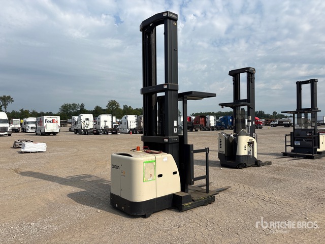2006 Crown SP3450H-30 3000 lb Order Picker