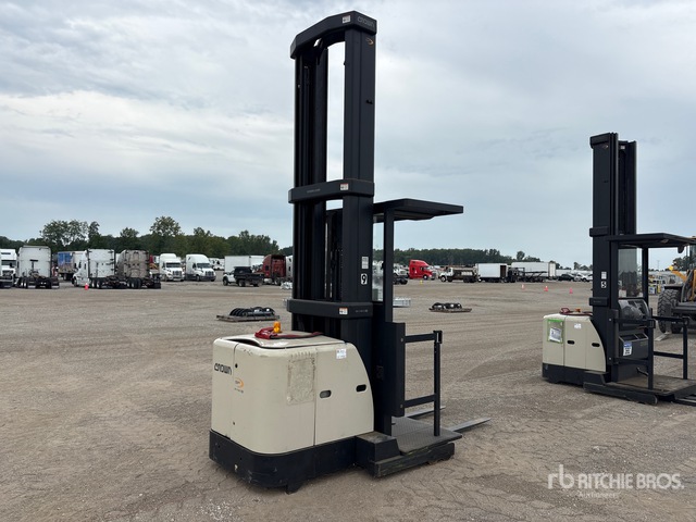 2006 Crown SP3450H-30 3000 lb Order Picker