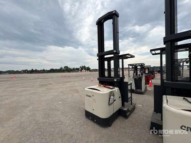 2006 Crown SP3450H-30 3000 lb Order Picker
