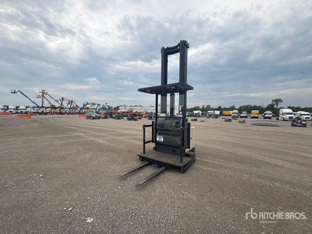 2006 Crown SP3450H-30 8840 lb Order Picker