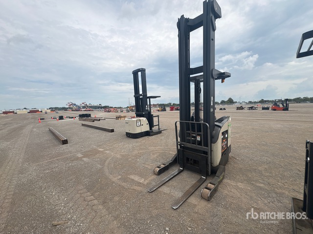 2006 Crown RR5200 Series Reach Truck