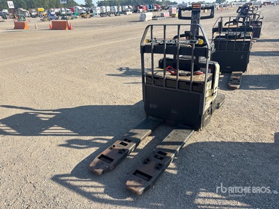 Crown PE4000-60 6000 lb Electric Palettenheber