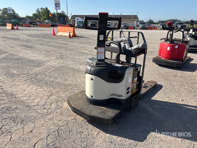 Crown PE4000-60 6000 lb Electric Palettenheber