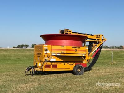 2016 Haybuster H1000 Tub Bale Processor