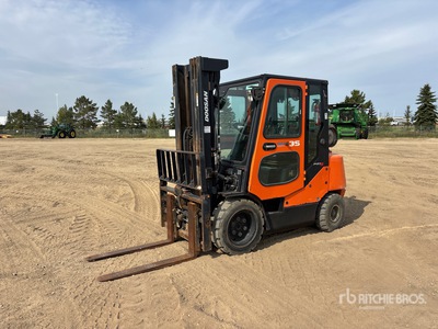 2016 Doosan G35C-5 6050 lb Pneumatic Tire Carretilla Elevadora