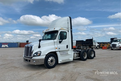 2016 Freightliner Cascadia 125 6x4 T/A Day Cab Truck Tractor