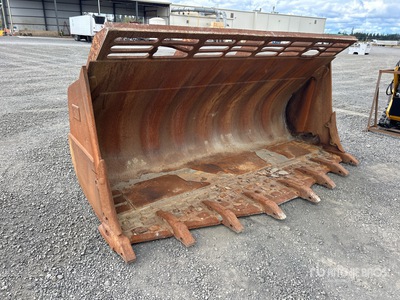 Cat 130 in General Purpose Wheel Loader Bucket