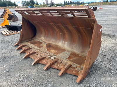 Cat 130 in General Purpose Wheel Loader Bucket
