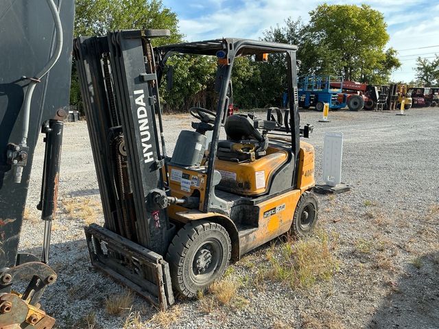 2020 Hyundai 25L-7A 5000 lb Pneumatic Tire Forklift (Inoperable)
