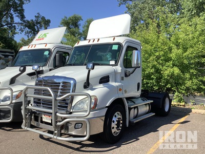 2013 Freightliner Cascadia 113 4x2 S/A Day Cab Truck Tractor