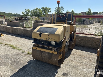 2001 Cat CB-214D Walec dwubębnowy