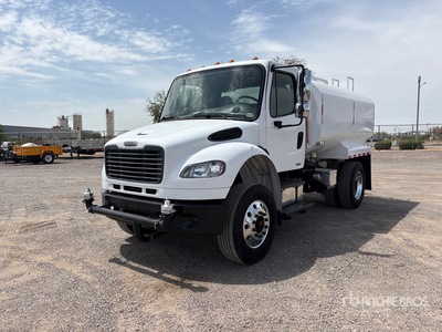 2007 Freightliner M2 106 2000 gal 4x2 Camion à eau