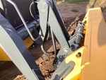 Chassis with Kipp-Gestängebolzen und -lager