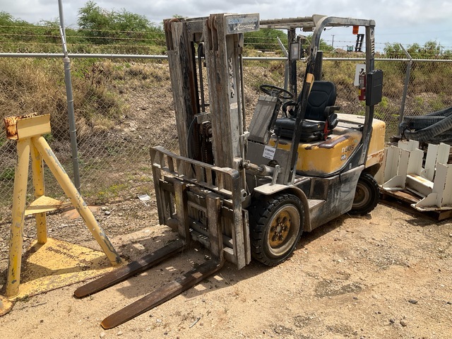 Daewoo D30S-3 5300 lb Pneumatic Tire Forklift