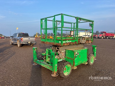 2018 Skyjack SJ6832 RT 4x4 Dual Fuel シザーリフト