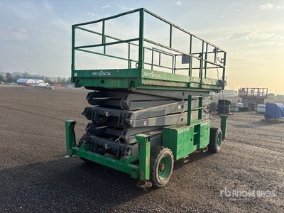 2018 Skyjack SJ9250RT 4x4 Dual Fuel シザーリフト