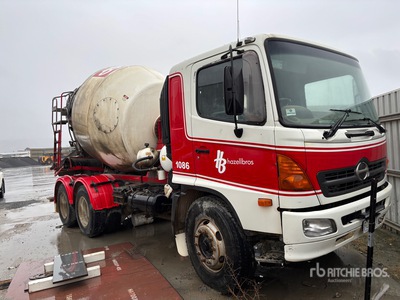 2004 Hino FM1J 6x4 Mixer Truck