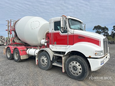 2007 Kenworth T350 8x4 Twin-Steer Mixer Truck
