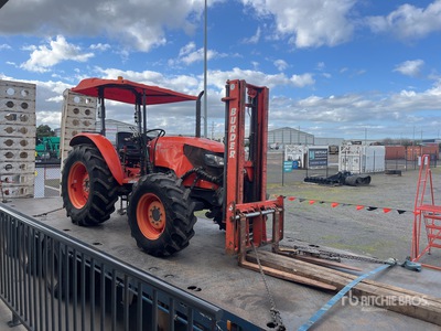 Kubota M7040 4WD Tractor