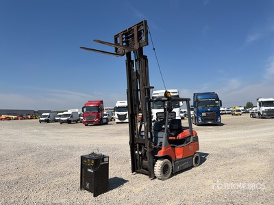 2000 Toyota 7FBH25 2500 kg Electric Forklift