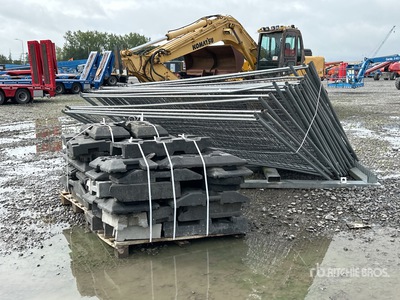 Qty of 30 Pieces of Construction Fencing - C/W: Mounting Bases. Vallas