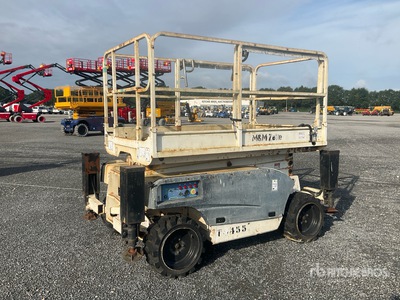 2006 Haulotte Compact 10DX シザーリフト (Inoperable)