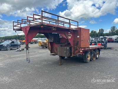 Laroche Tri/A Gooseneck Flatbed Trailer