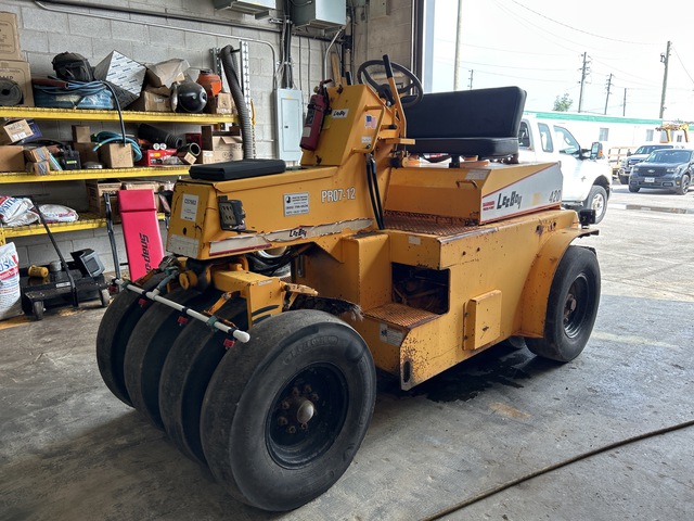 2006 LeeBoy 420 9 Wheel Pneumatic Roller