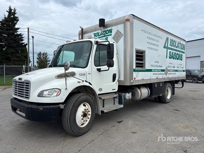 2011 Freightliner M2106 4x2 شاحنة فان