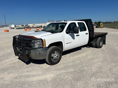 2011 Chevrolet Silverado 3500HD 4x4 Crew Cab Flatbed Truck