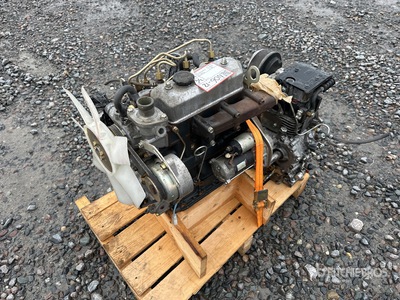 2 engines on pallet: Iseki 3 cylinder & Kubota 1 cylinder Engine