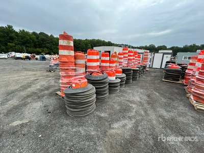 Quantity of Traffic Barrels Divers - Dispositifs de contrôle de circulation routière
