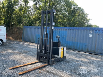 Crown WB Series Electric Pallet Jack w/Battery Charger
