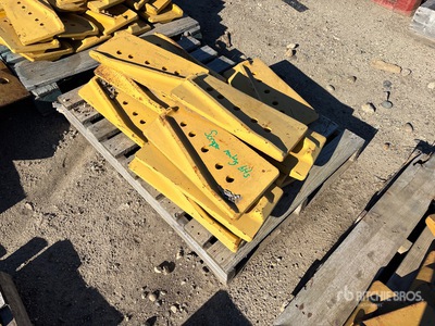 Quantity of (14) Scraper Routing Bits Pièces divers (Unused) - Fits Caterpillar