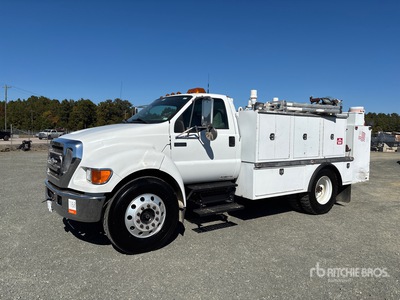 2007 Ford F-650 4x2 Camion de combustible y lubricacion