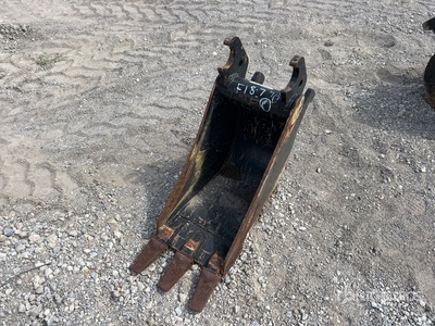 John Deere 12 in Q/C Digging Excavator Bucket
