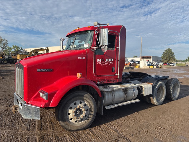2005 Kenworth T800 6x4 T/A Day Cab Truck Tractor