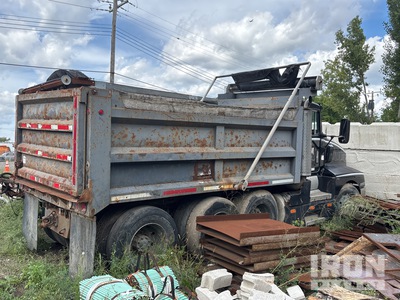 1991 Kenworth T600A 8x4 Tri/A Camión dumper (Inoperable)