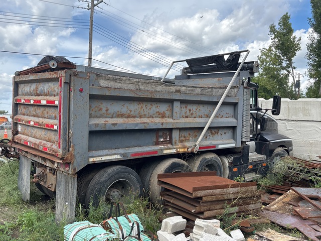 1991 Kenworth T600A 8x4 Tri/A Dump Truck (Inoperable)