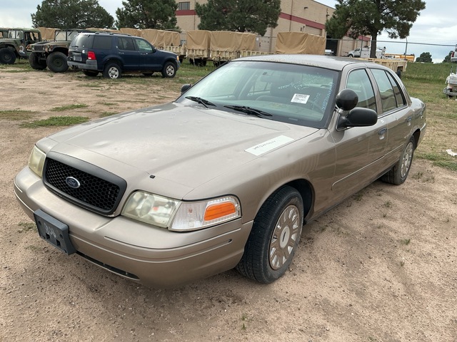 2004 Ford Crown Victoria Sedan 2004 Ford Crown Victoria Sedan