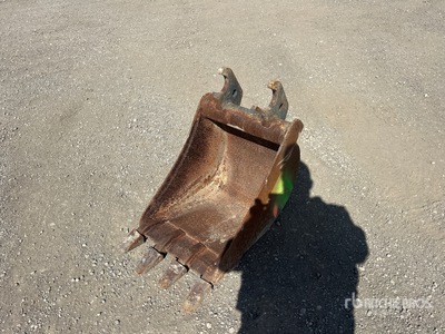 19 in Digging Bucket - Fits John Deere 310